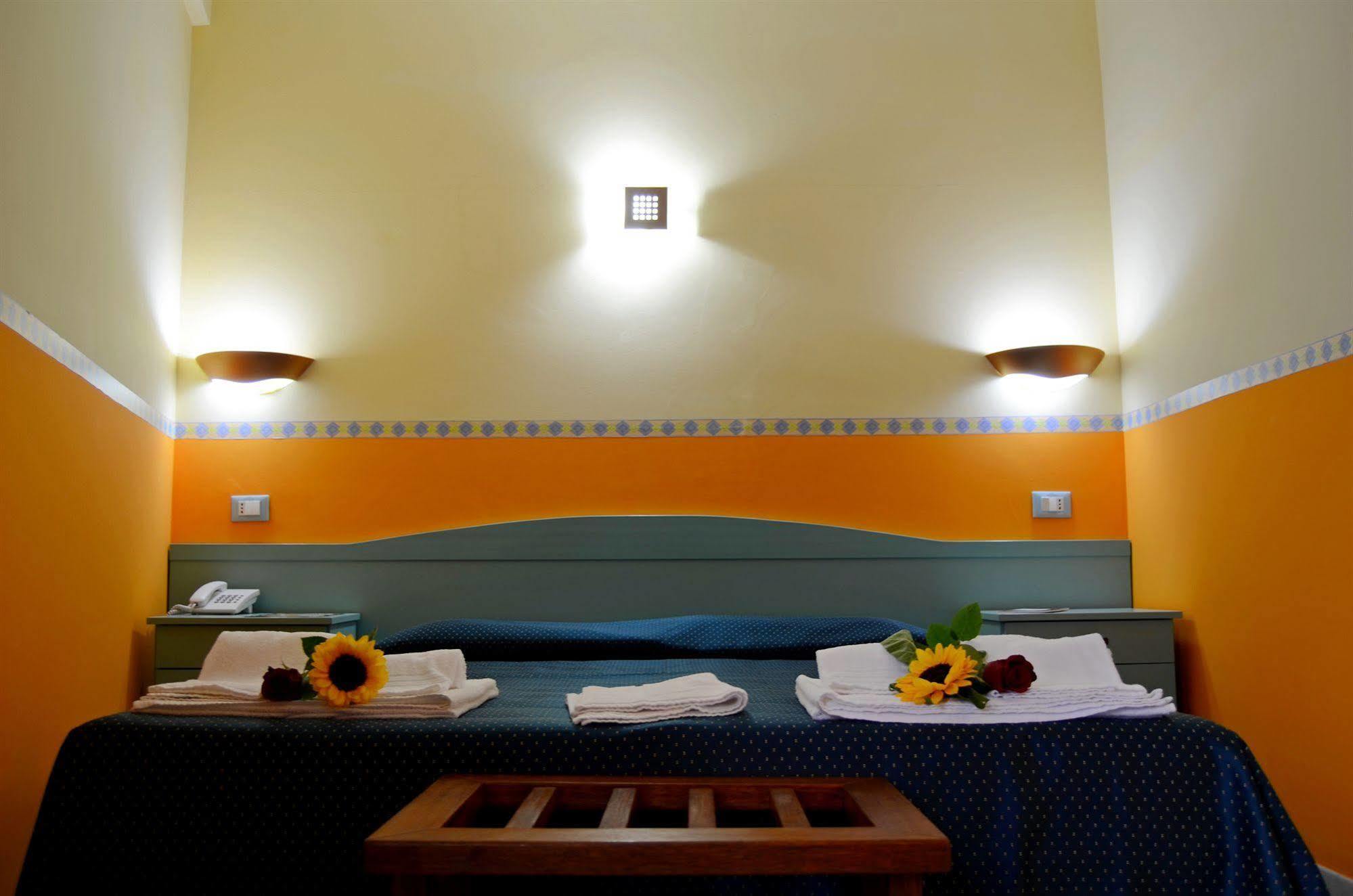 Hotel Costa Antiga カステルサルド エクステリア 写真