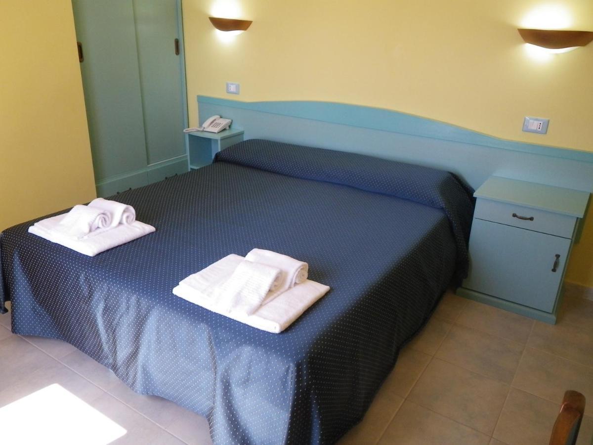 Hotel Costa Antiga カステルサルド エクステリア 写真